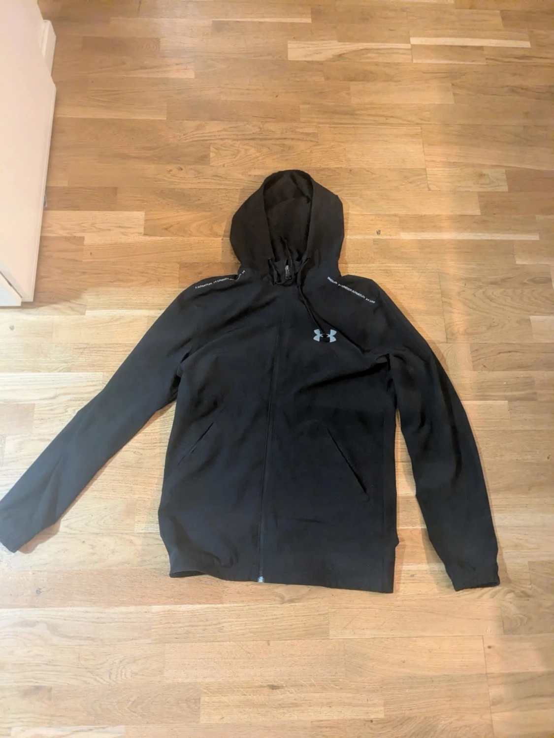 Svart hoodie från Under Armour