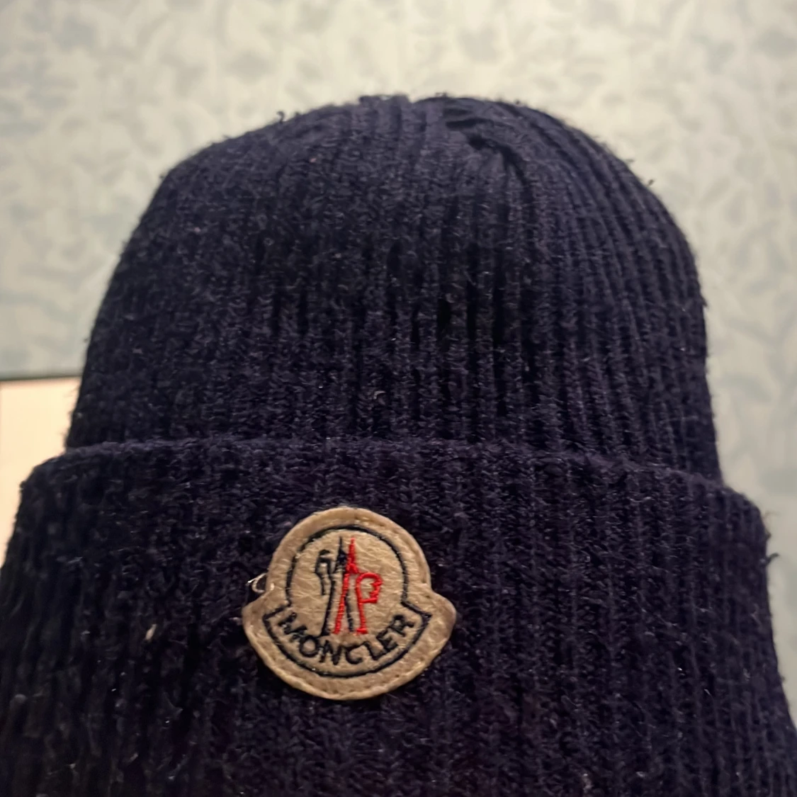 Mörkblå ribbstickad Moncler mössa - 2