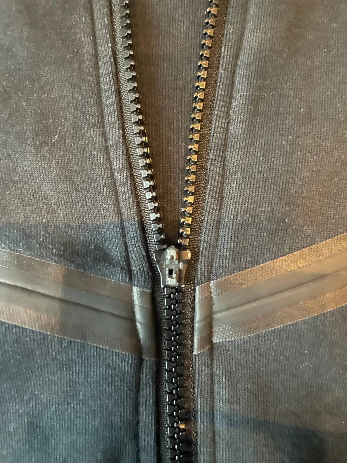 Svart Nike Tech tröja i storlek 170 - 3