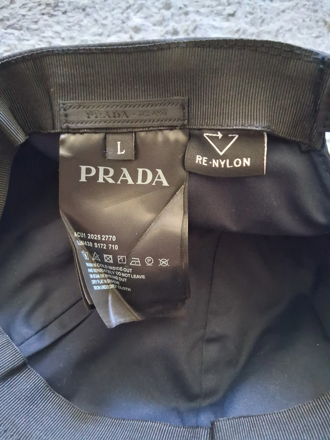 Svart keps från Prada i nylon - 2