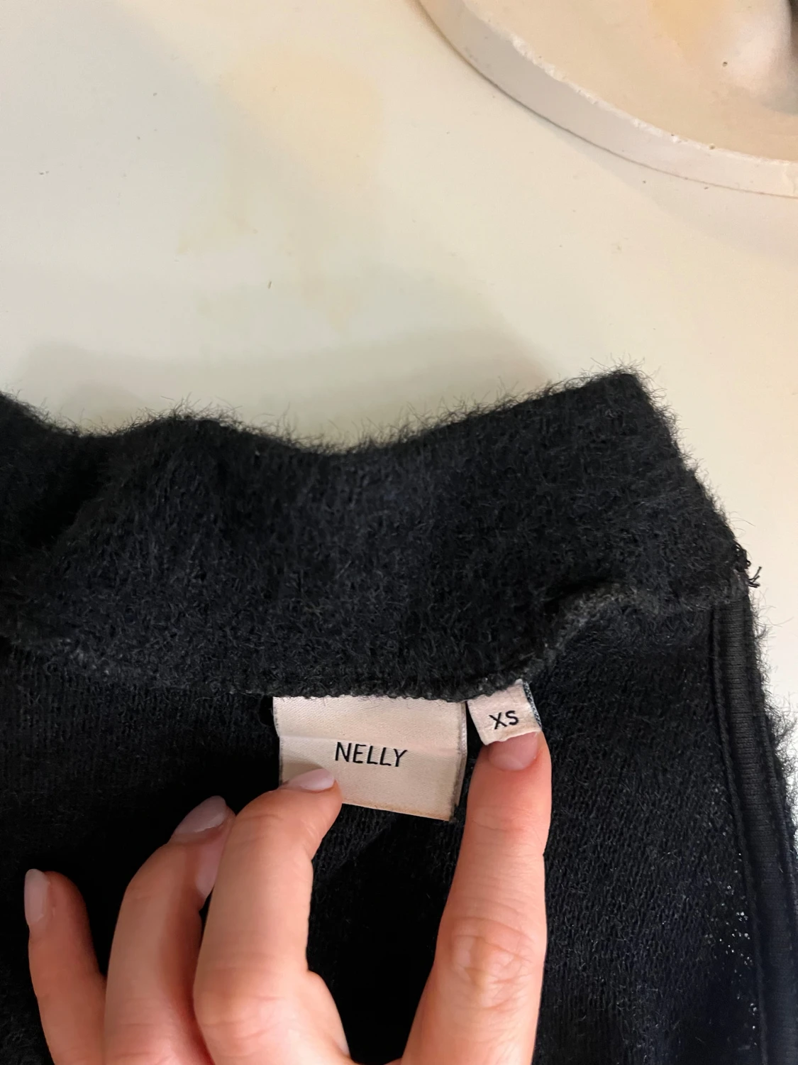 Svart fluffig polotopp - 4