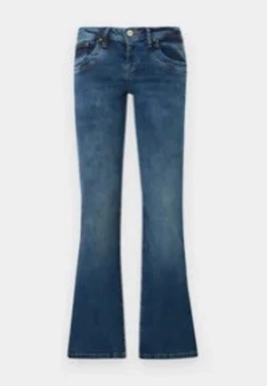 Blå bootcut jeans med låg midja - Snygga blå jeansfrån ltb med bootcut passform och låg midja. Väldigt sköna och snygga! Längre i storlek, säljs int längre i butik. LTB VALERIE. Skriv för bilder😚🫶🏻
