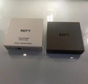 Refy cream bronzer - Hej! Jag säljer den här cream bronzern från Refy. Endast testad cirka 2 gånger och ganska ny, första gången råkade jag göra ett litet hack i bronzern 😅✨Färg Sand