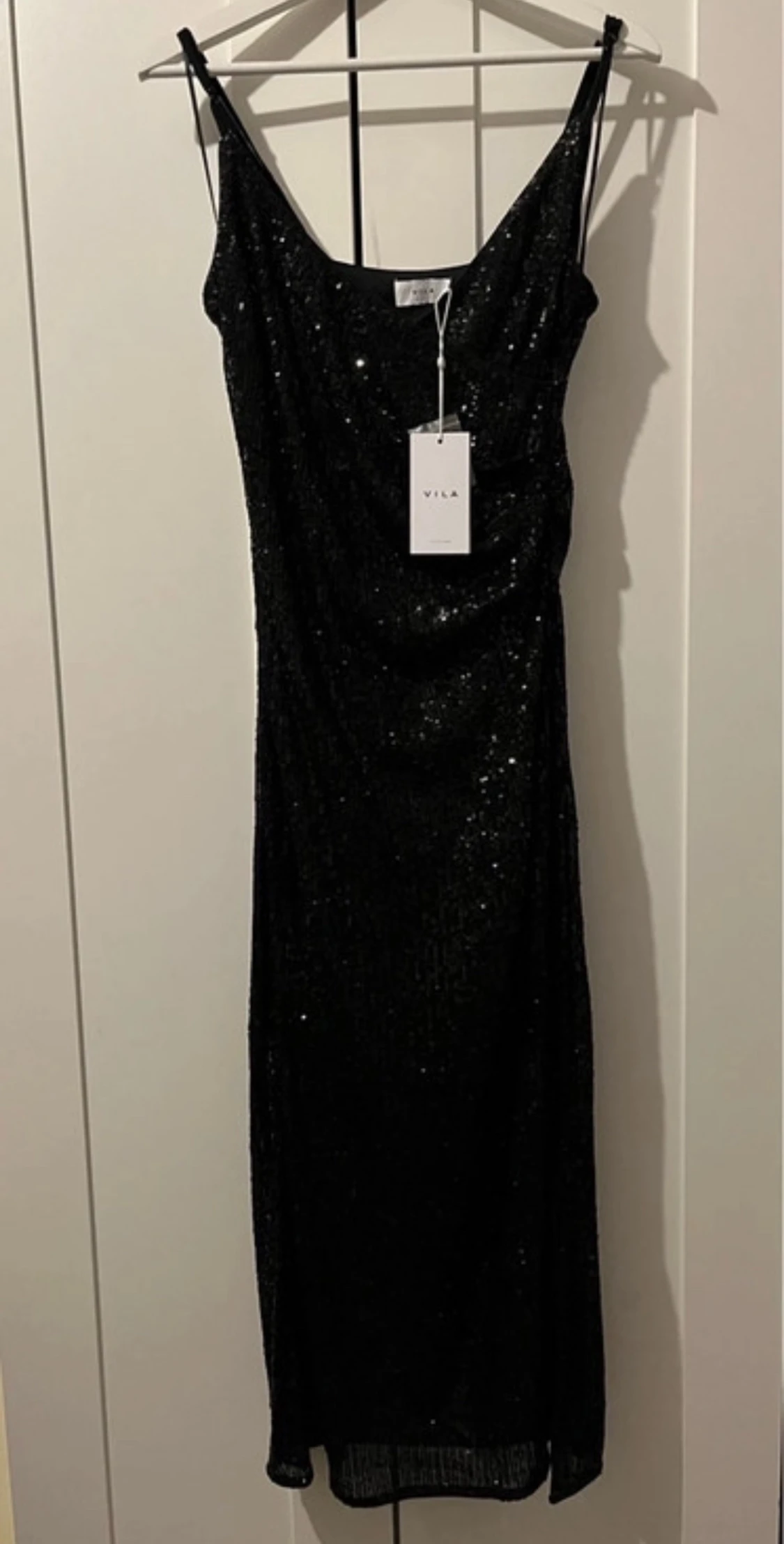 Svart glittrig långklänning från Vila