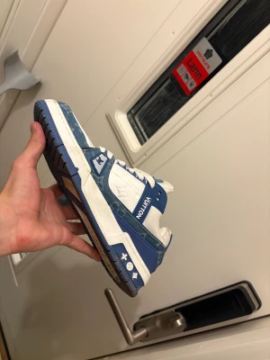 Blå skor - Säljer ett var skor i fint skick och endast använda 1-2 gånger