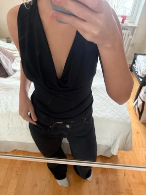 Topp från zara - Snygg topp från Zara som går att använda på flera olika sätt