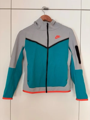 Nike Tech Hoodie  - Nike Tech Hoodie 