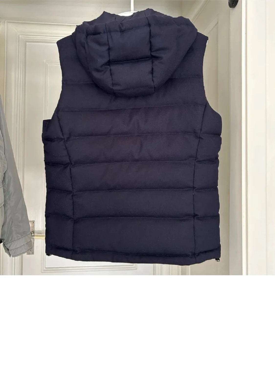 Svart dunväst med huva från Stenströms - 1