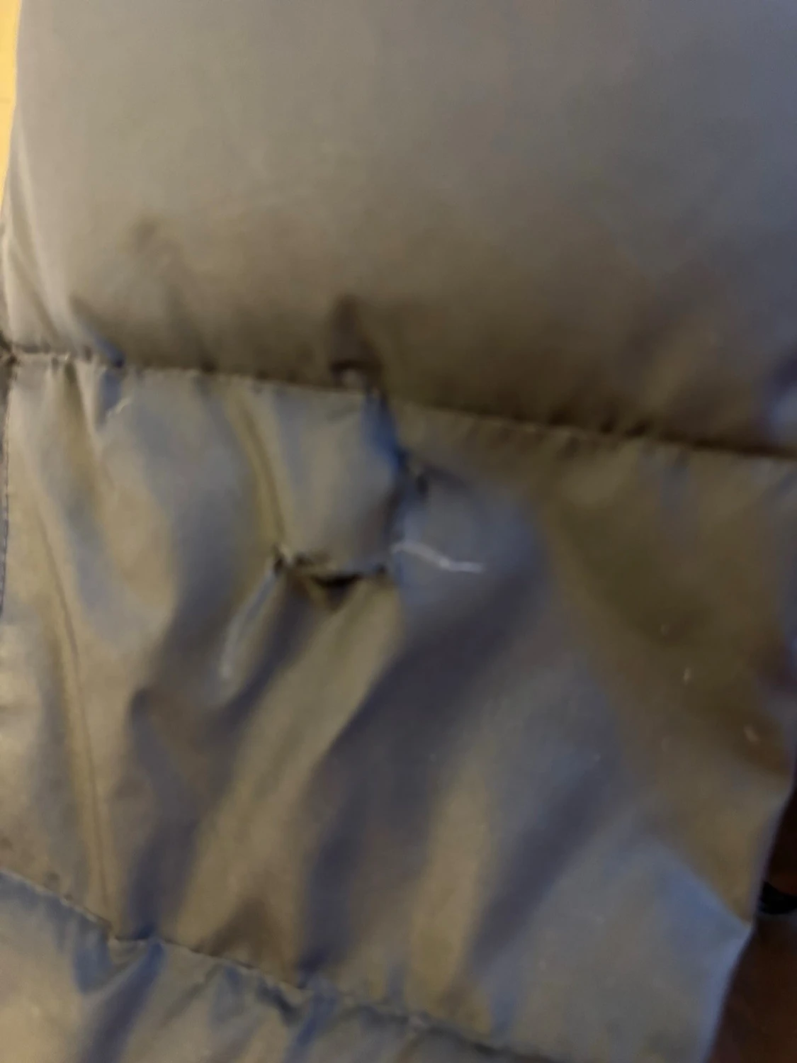 Svart dunjacka i puffermodell från Mountain Equipment, storlek UK 8/XS - 6