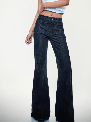 Bershka jeans - Sååå sjukt snygga mörkblå bootcut jeans ifrån bershka som e helt slutsålda på hemsidan