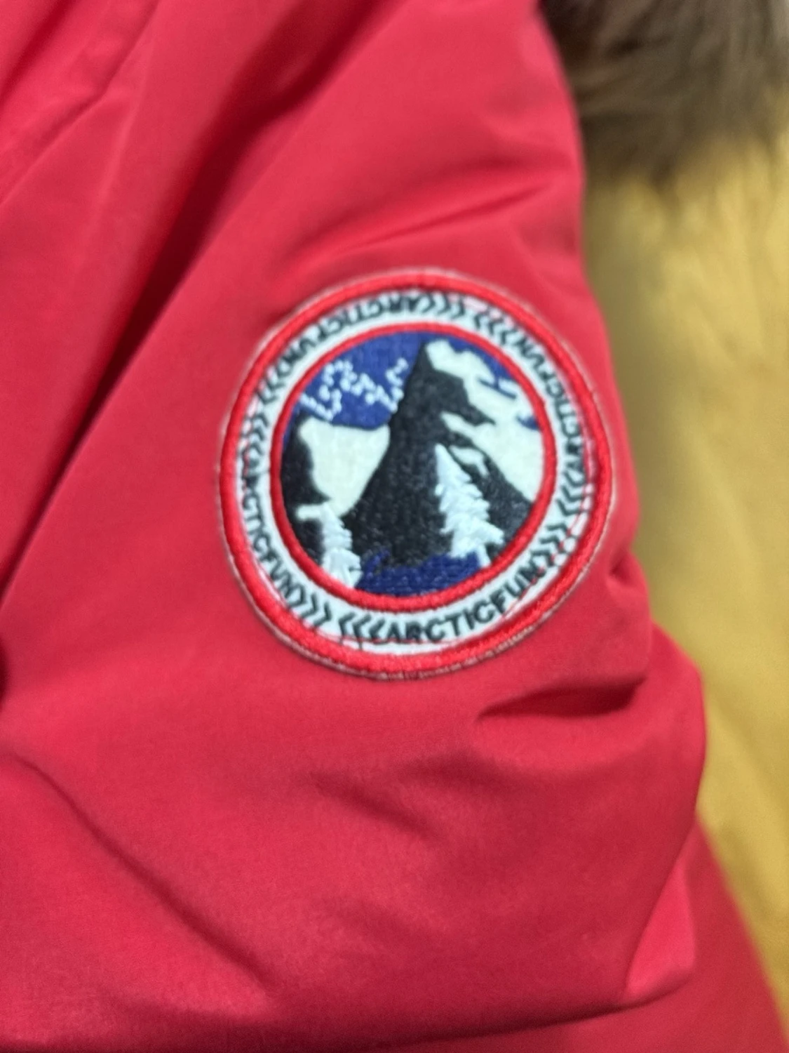 Röd parkas från Clockhouse med fuskpäls - 2