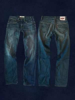 Levis Jeans 519 - Säljer nu dessa slim jeans från Levis. Jeansen är i bra skick utan större deffekter. Modell 519 slim. Längd: 104, midja: 38, fotvidd: 16,5. Skriv vid frågor. 