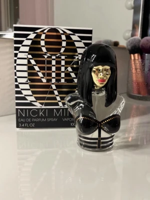 Parfym - Helt ny nicki minaj parfym i doften onika. 100 ml, kartong fås med