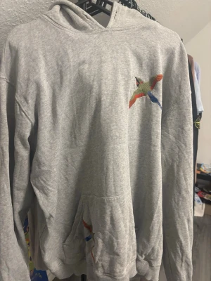 Axel arigato hoodie  - Grå arigato tröja i storlek S men passar M/L