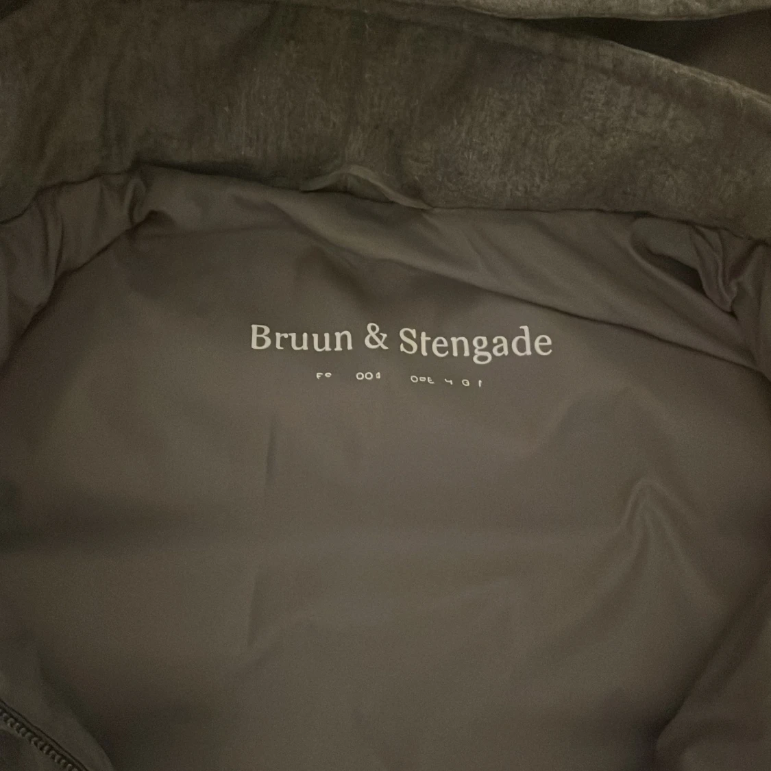 Grå pufferväst från Bruun & Stengade XL - 1