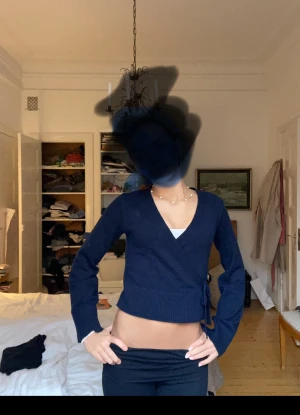 Supersnygg knyt topp - Säljer denna populära knyttoppen från Gina. Den är slutsåld o väldigt eftertraktad. Snabb affär 180kr💕