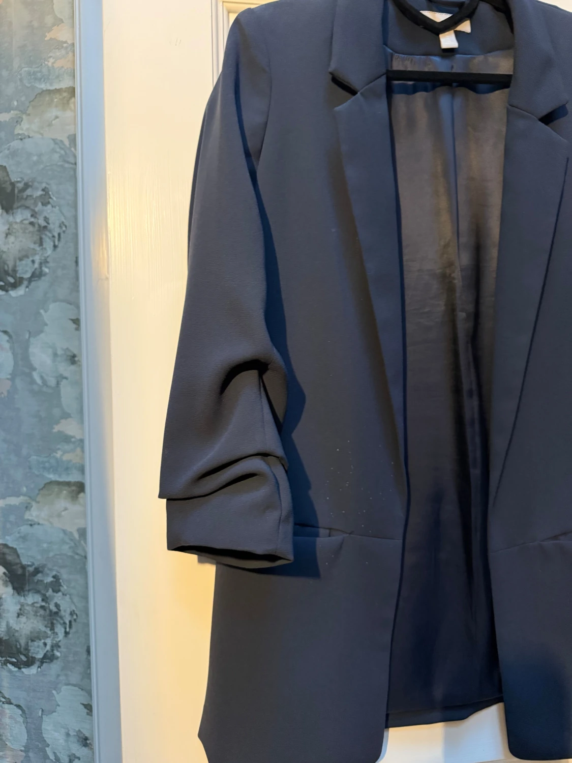 Mörkblå kavaj med ”uppdragna” ärmar, se bild - 1