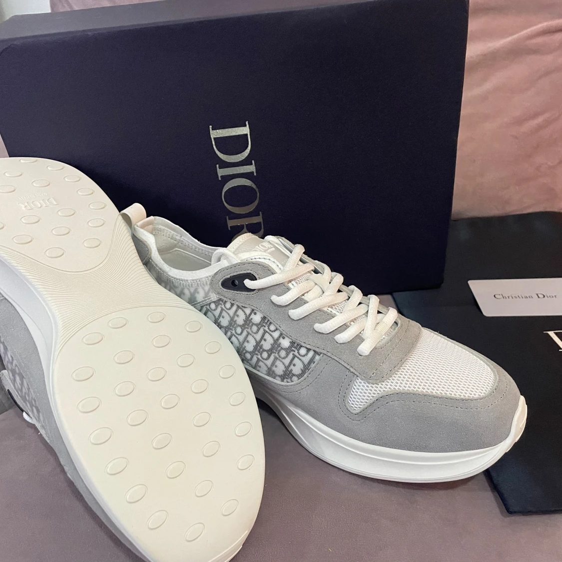 Grå och vita sneakers - 4