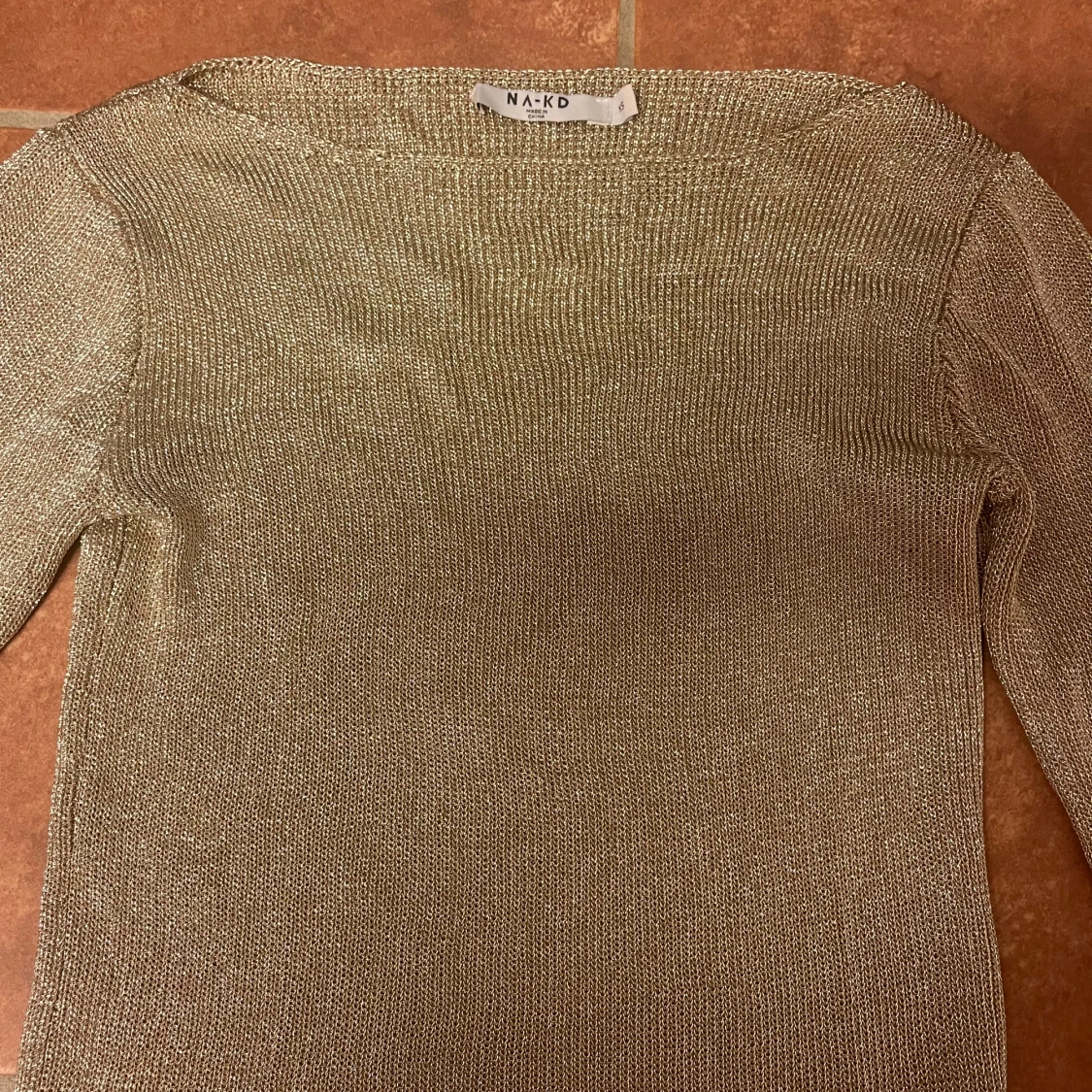 Glittrig guld långärmad topp NA-KD - 1