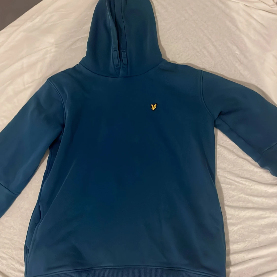 Blå hoodie från Lyle & Scott Junior