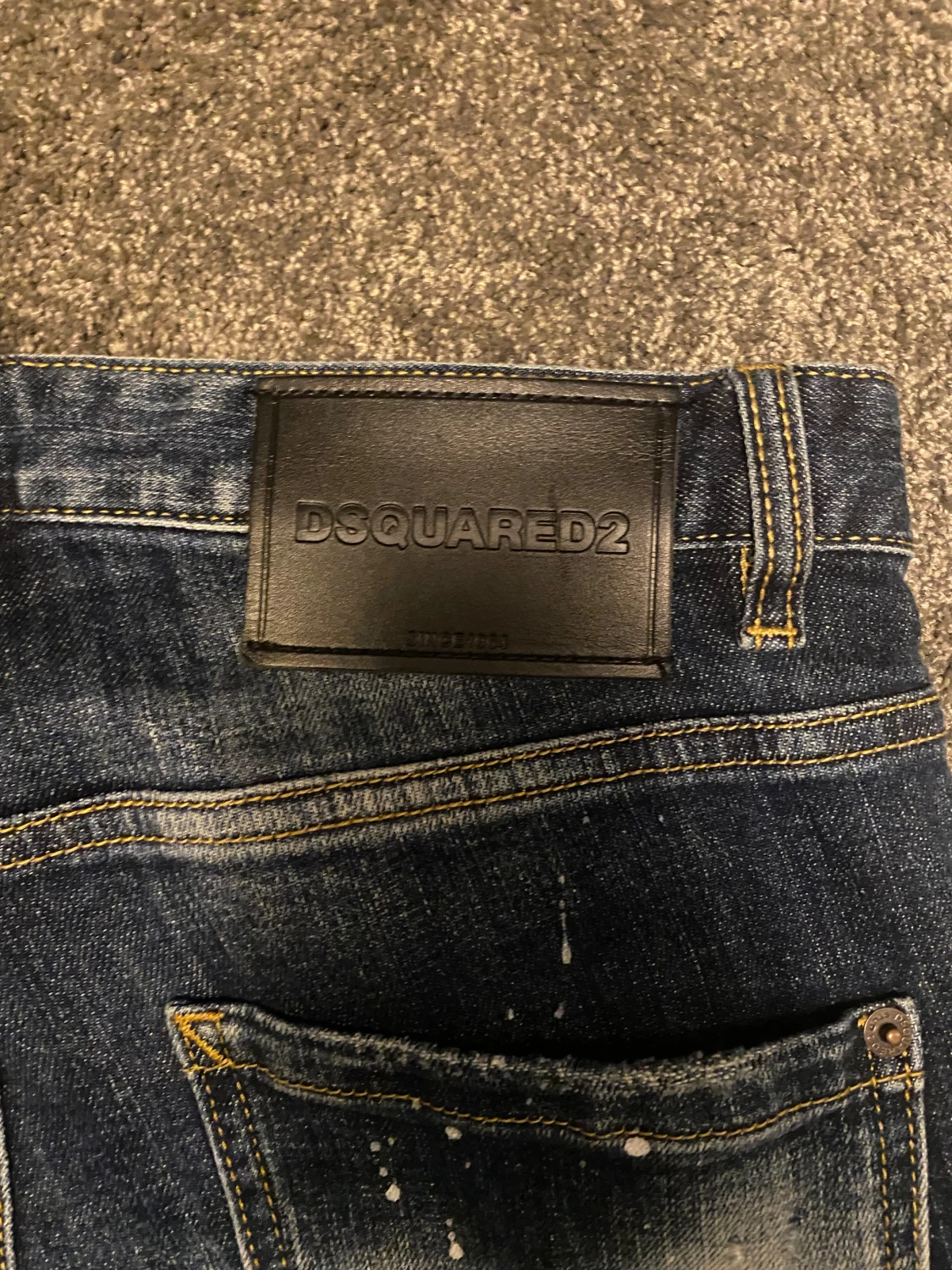 Dsquared2 med slitningar - 1