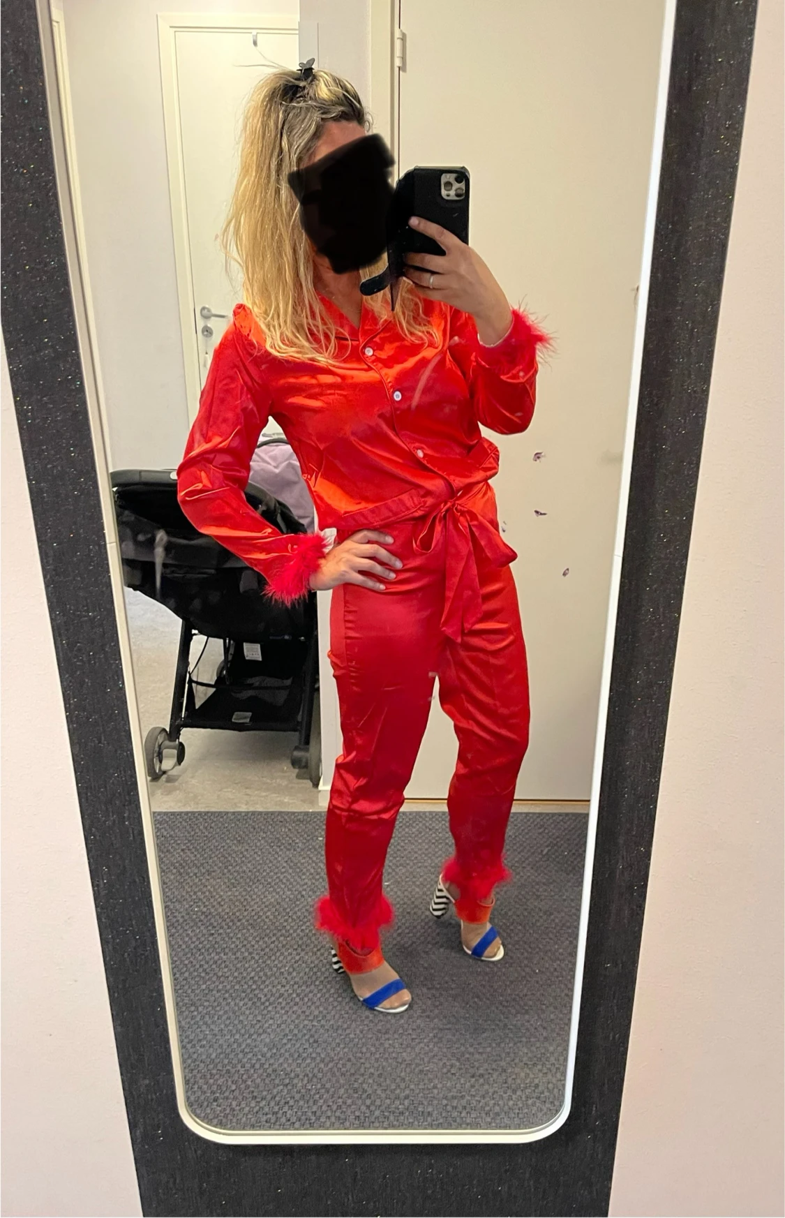 Röd pyjamas med fjädrar - 3