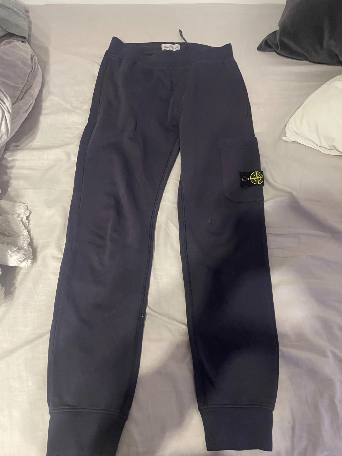 Mörk blåa stone Island byxor