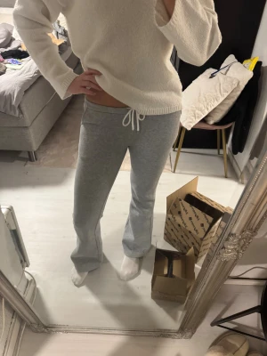 Mjukisbyxor - Säljer dessa supersköna och fina mjukisbyxor från nitted. Använd fåtal gånger. 