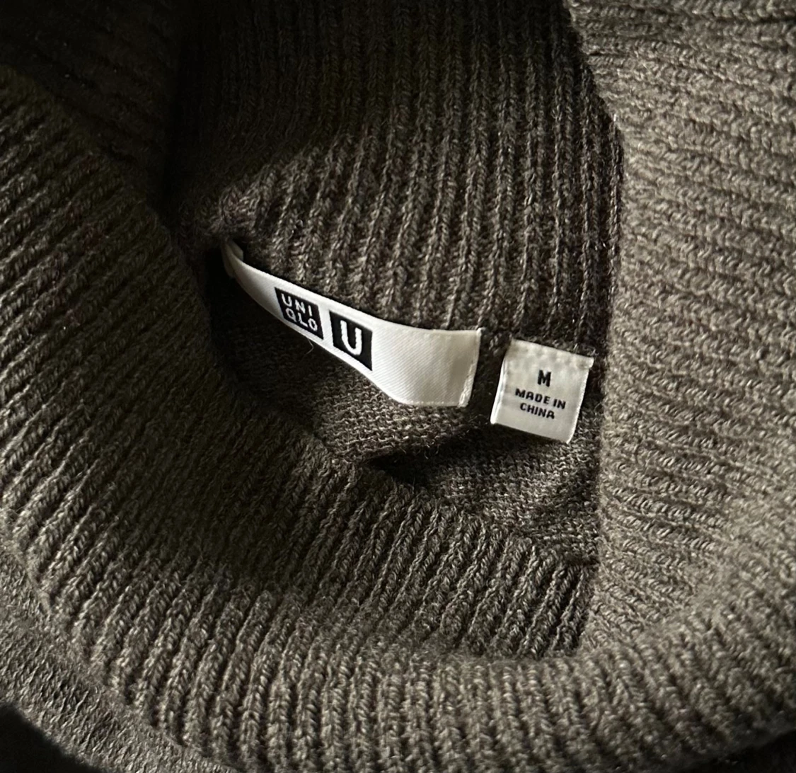 Mörkgrön Uniqlo polotröja - 2