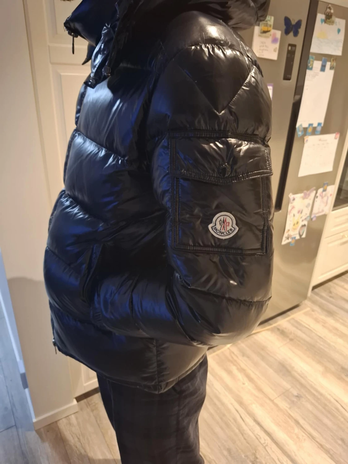 Svart Moncler pufferjacka med huva