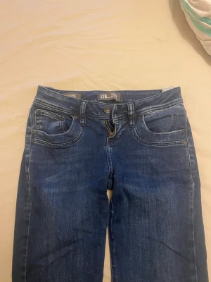 Ltb jeans valerie - Snygga ltb jeans🥹 knappt använda, storlek 24/30! Skriv om du vill ha mått eller ytligare bilder❤️