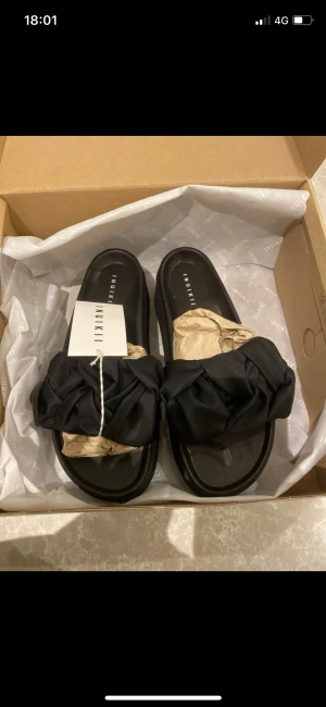 Inuikii sandaler för dam - Helt oanvända sandaler nya med kartong och prislapp. Perfekt för kommande resor och prefekt present eller julklapp