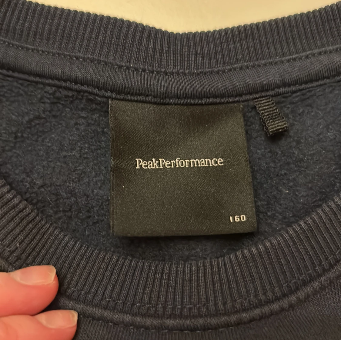 Mörkblå Peak Performance sweatshirt - 1