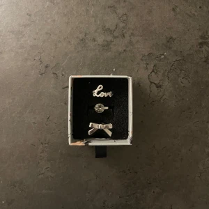 ringar  - tre assnygga ringar från edblad🌟🌟köp alla 3 för 299 eller 99kr/styck 💖knappt använda. OBS rosettringen är såld!