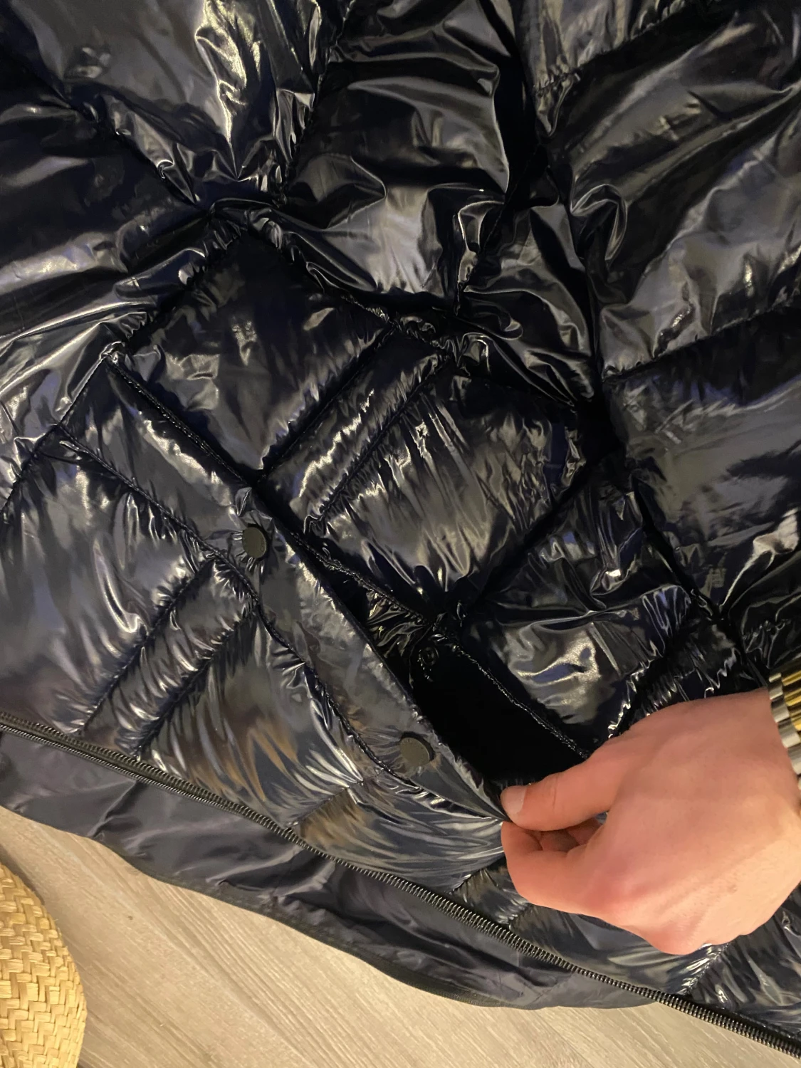 Svart Moncler vinterjacka med huva (M storlek) - 4