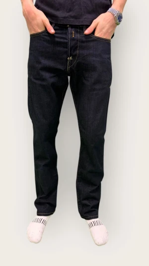 Replay Jeans - Hej! Säljer dessa väldigt eftertraktade och snygga Replay Jeans | Storlek: W30/L32 | Skicket är mycket bra, inga tecken på användning | Modellen är 185 och väger 65kg | Pris kan diskuteras! | Hör av dig vid intresse eller minsta fundering!