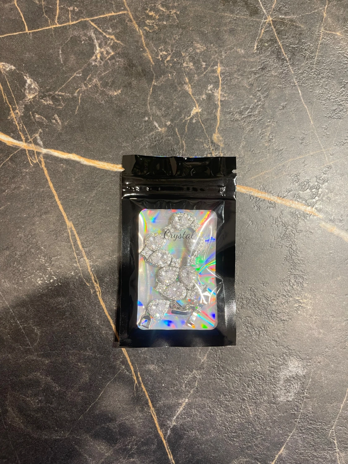 Glittrigt armband med droppformade stenar - 3