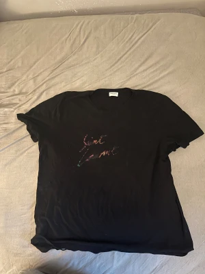 Svart Saint Laurent t-shirt med tryck - Passar L
