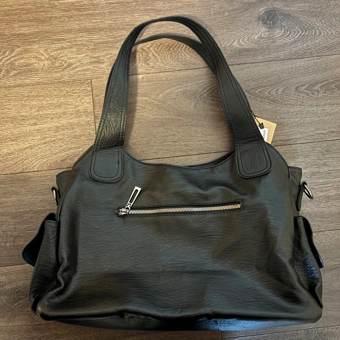 Svart axelväska med dragkedjor - 1