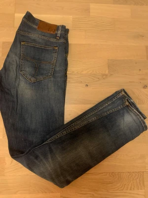 99% bomull jeans byxor från Tiger of Sweden  - Mycket bra skick herr stretchig jeans byxa från Tiger of Sweden i storlek 31/34 . 99%bomull ,1% elastan 