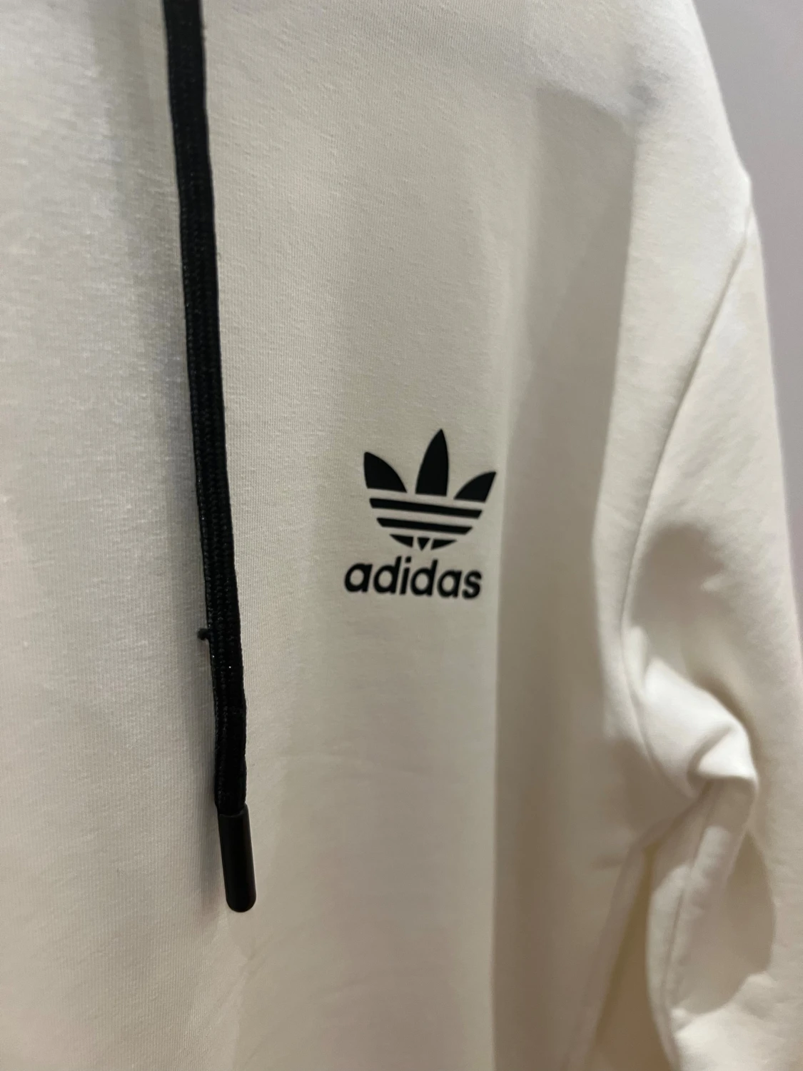 Vit Adidas hoodie med svart logga - 2