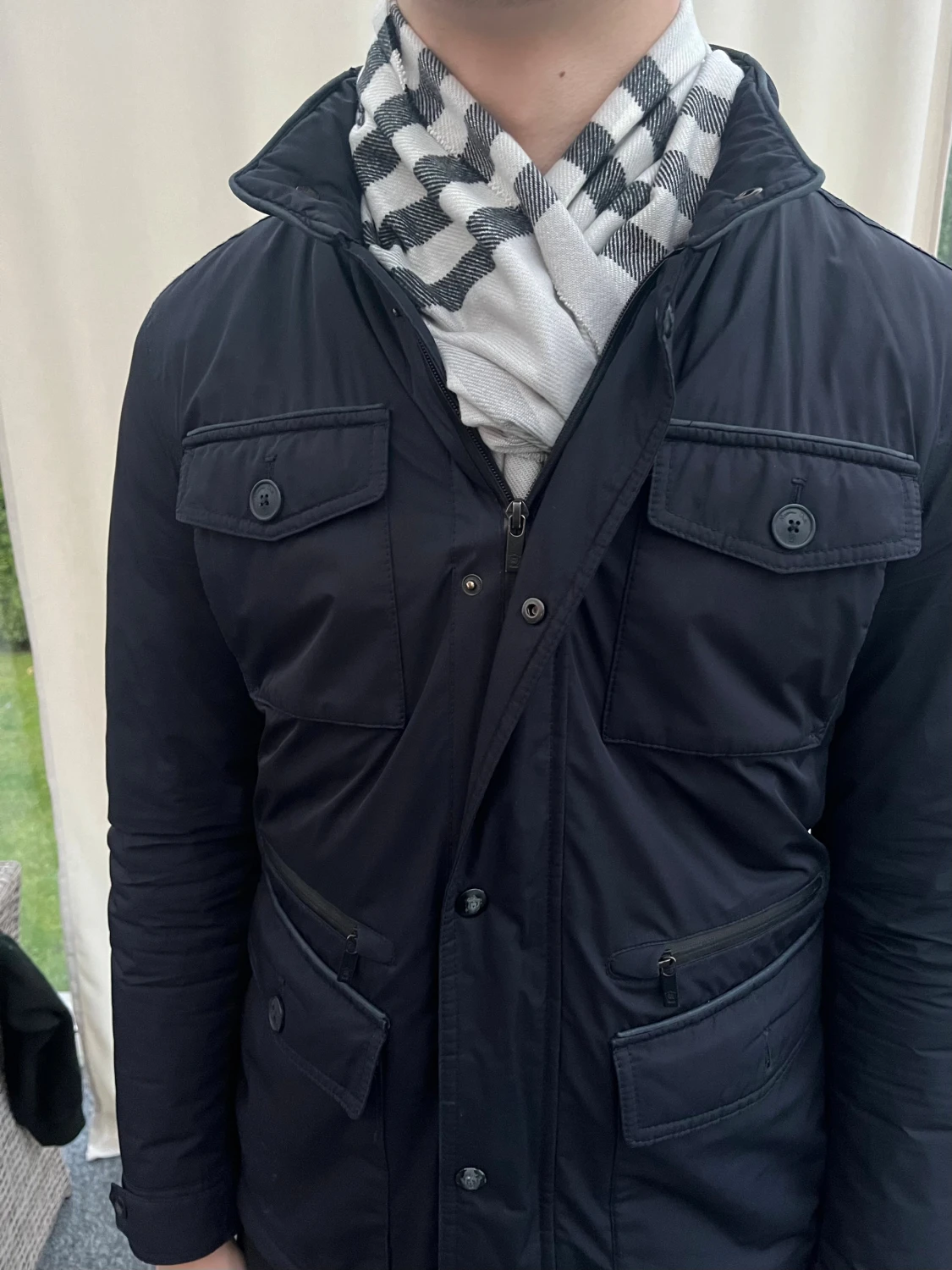 Rutig ljusgrå halsduk från Burberry - 2