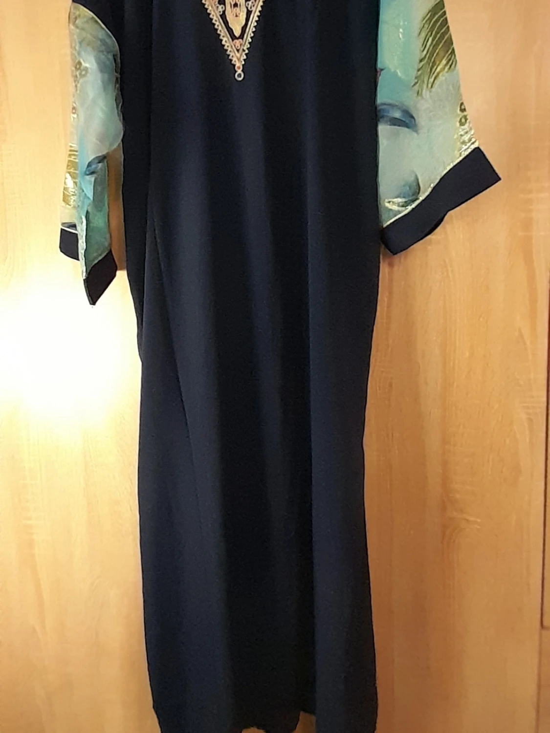 Mörkblå långklänning med broderi - 2