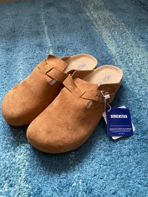 Birkenstock skor  - Hej säljer nu mina helt nya birkenstock skor som jag fick i julklapp men har redan ett par som är nästan likadana. Skriv om du har några frågor:) 