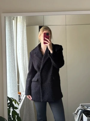 Kavaj/Jacka NA-KD - Superfin höst/vinterjacka i en kavajmodell. Superfin och varm. Från NA-KD i storlek 40.