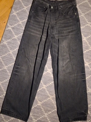 Svarta hm jeans baggy - Storlek 31/32. 