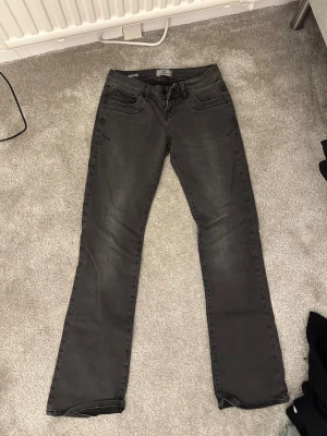 snygga jeans!! - säljer dessa skit snygga jeans ifån LTB i modellen valerie. hör av er vid frågor💕💕