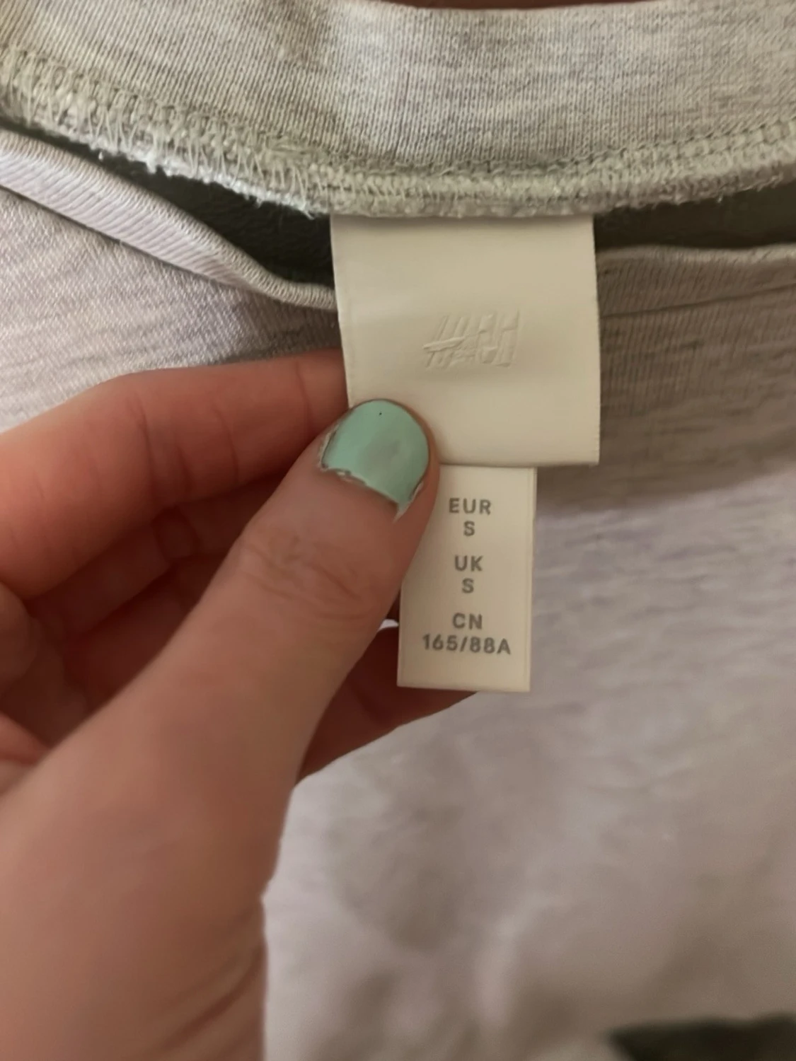 Ljusgrå sweatshirt från H&M med puffärm - 1