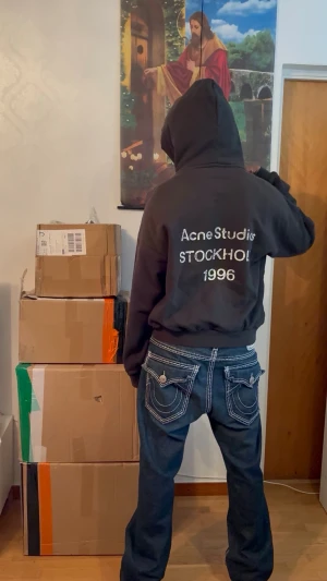 Baggy Acne Studios Hoodie  - Baggy Hoodie från Acne Studios i svart storlek M. Jag är 175 cm och 70 kg. Fråga vid frågor!