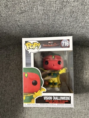 Funko pop Vision - Säljer Vision (halloween) från serien Wanda Vision. Den är u mycket bra skick🙂